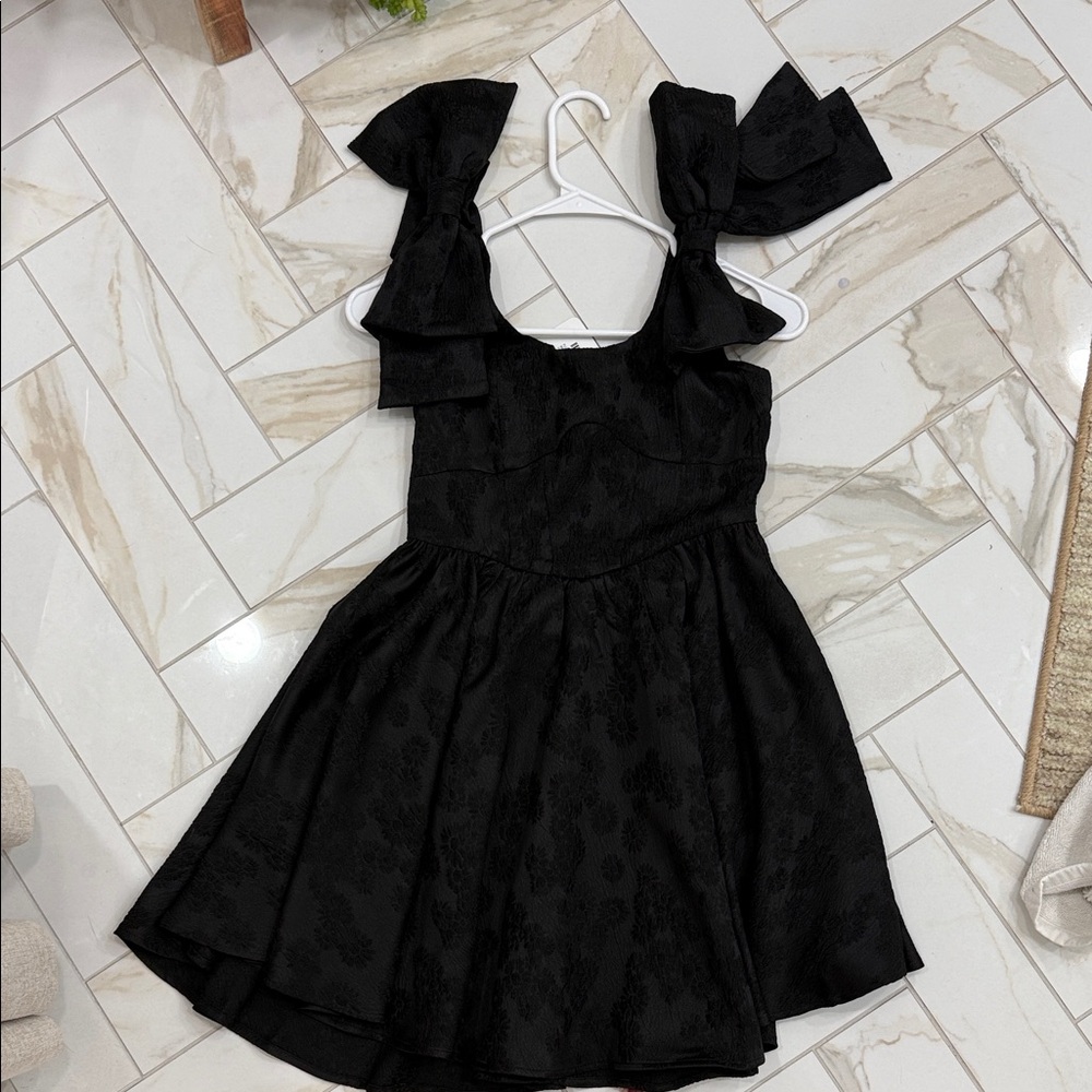 Elegant Black Sleeveless Dress